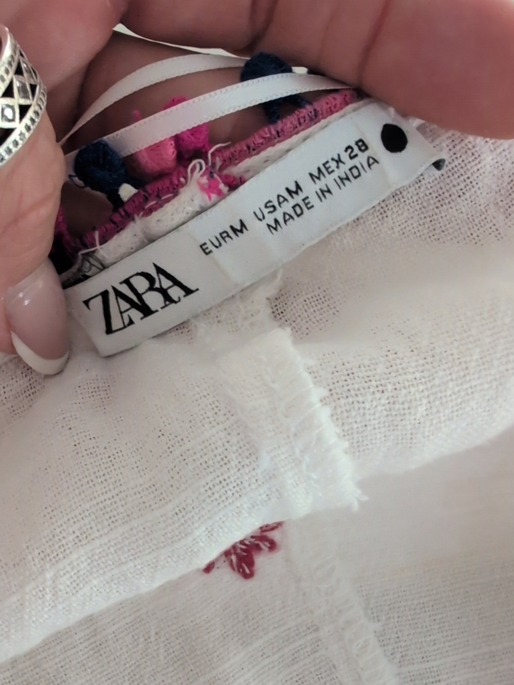 Zara White Dress Embroidered - Picture 6 of 8